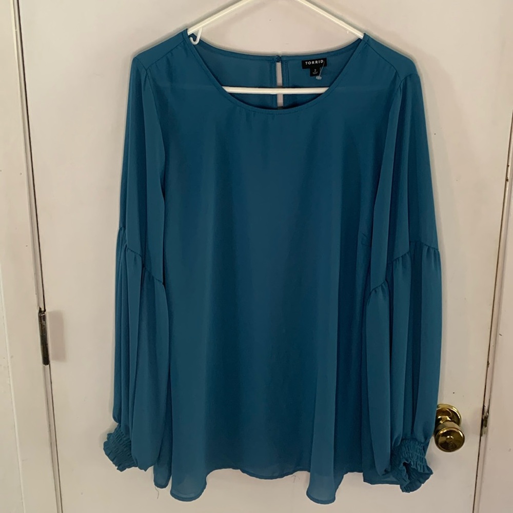 Torrid Size 2 steel blue long sleeve flowy blouse with statement sleeves